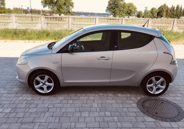 Lancia Ypsilon cena 20900 przebieg: 82550, rok produkcji 2011 z Nowa Ruda małe 191